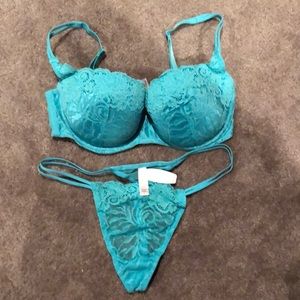 Vintage Victoria’s Secret aqua bra & thong set 36D & L